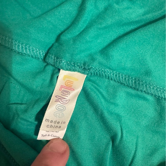 LuLaRoe NWT Kelly Green Leggings | Tall & Curvy - Picture 2 of 3